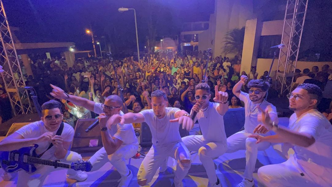 Grupo Extra, el fenómeno bachatero que paralizó Altamira LATIN MUSIC TV